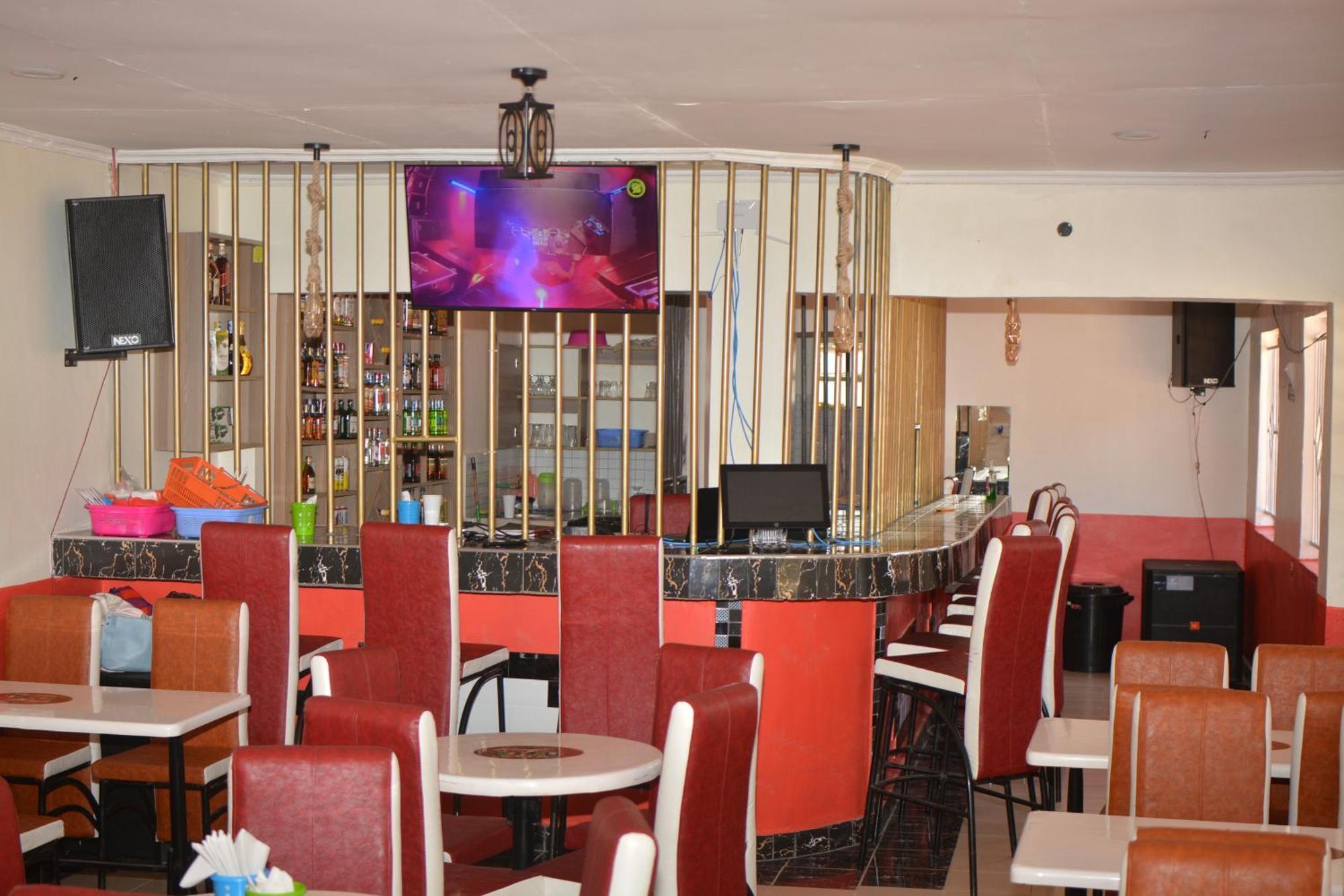 The Farm Bar And Restaurant Hotel Kakamega Bagian luar foto